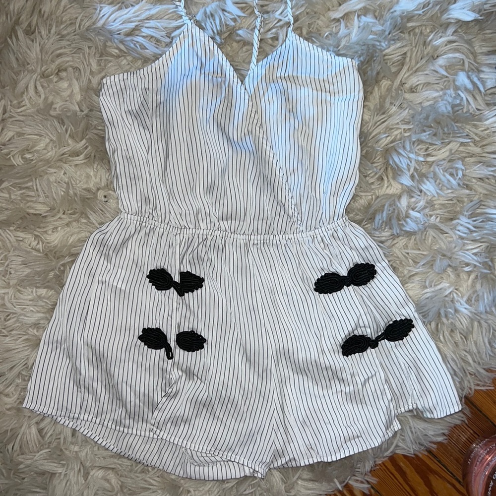 BLACK & WHITE LINGERIE SET. NIGHTY & 2 THONGS. All Sz.S
